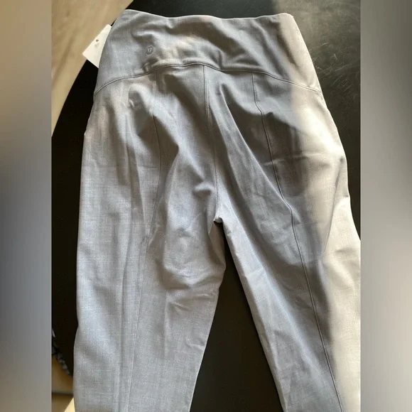 lululemon athletica Gray Here to There HR Pant 7/8 - Picture 3 of 4